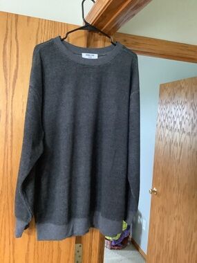 Double Zero Women’s Charcoal Gray Crewneck Sweater